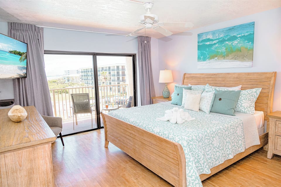 Master bedroom with a king-size bed and direct ocean views, perfect for relaxation.