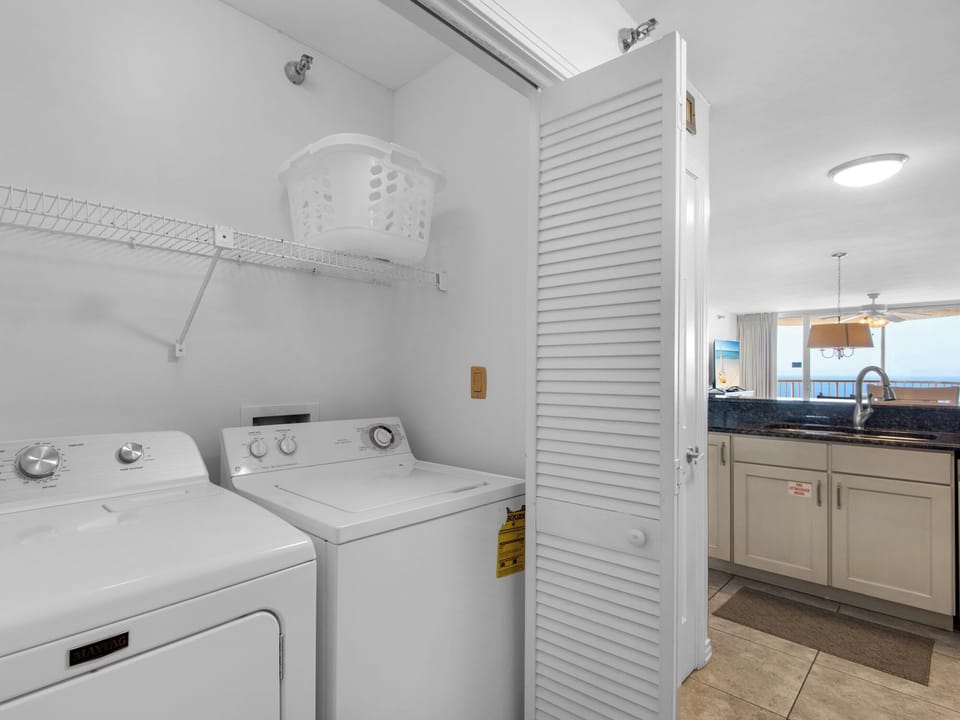 Full Size Washer & Dryer in Unit
