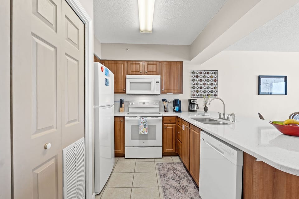 Kitchen - Quartz counter-tops and spacious cabinets