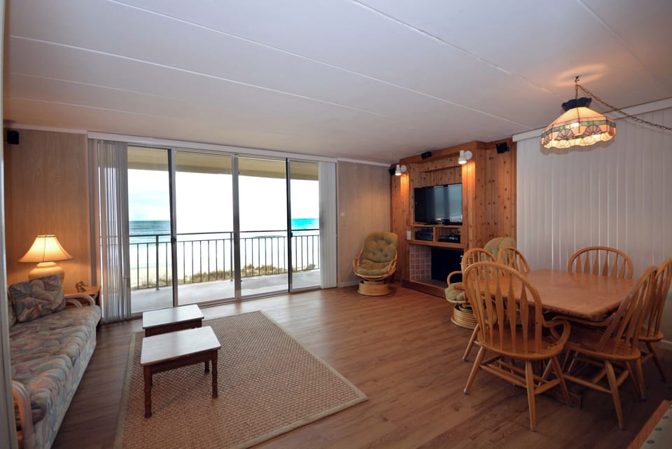 Oasis North 3-S Living-Area