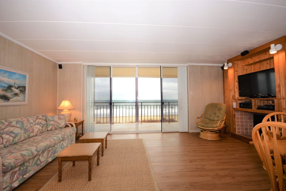 Oasis North 3-S Living Area