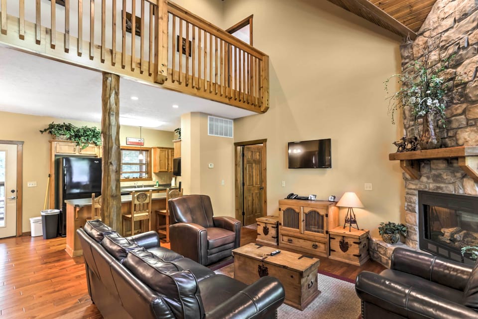 Living Room | Plasma TV | Central A/C & Heating