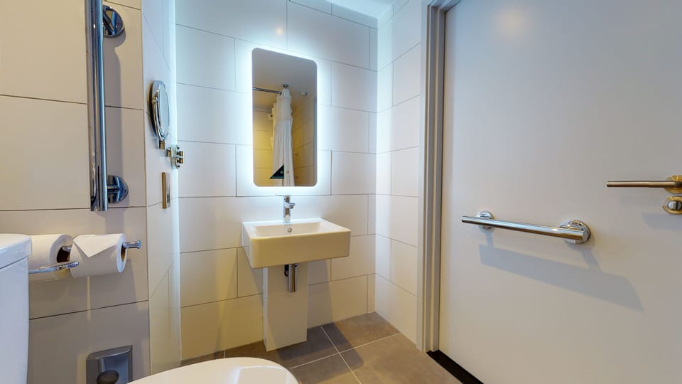 Bathtub, hair dryer, towels