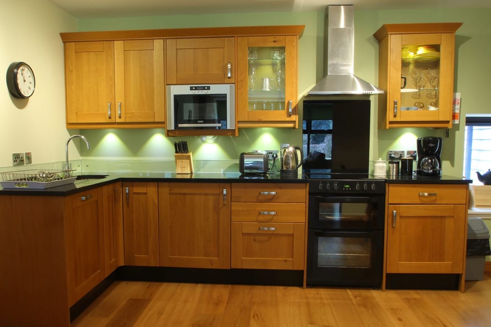 The kitchen has all  mod cons