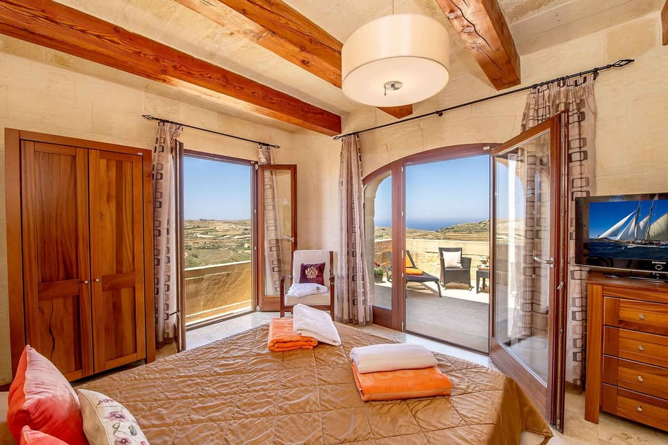 Dream by Hamlet bedroom enjoying Gozo countryside views