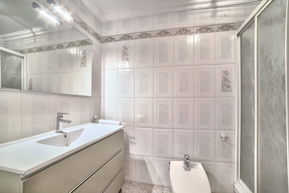 Holiday villa with private pool located in Calpe (Costa Blanca) for 12 people, with six bedrooms and four bathrooms distributed on two independent floors connected by external stairs.INTERIOR: GROUND FLOOR consists of a spacious living room, kitchen with gas hob, a bedroom with double bed, a bedroom with two single beds, a separate bathroom with bathtub and a separate bathroom with shower. The UPPER FLOOR is equipped with a fully equipped kitchen with dishwasher and gas hob, living room, four bedrooms, one with a double bed and the other three with two single beds, and two independent bathrooms with bathtub. The villa has air conditioning in all rooms.EXTERIOR: The villa has a pool with dimensions 8x4, metal stairs and outdoor shower. The pool is surrounded by artificial grass.LOCATION: Located in front of the “Salinas” of Calpe, a privileged area due to its proximity to the various services since a short distance will allow them to access the center of Calpe (2 km), the sandy beach (1 km) and the supermarket (0.5 km).OBERVATIONS: Free WiFi. Pets are allowed up to 12 kg with supplement.