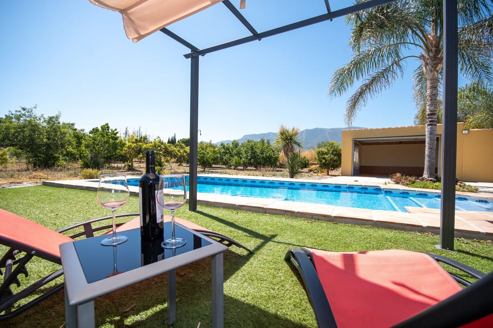 Enjoy the pool of this farm in Alhaurín el Grande