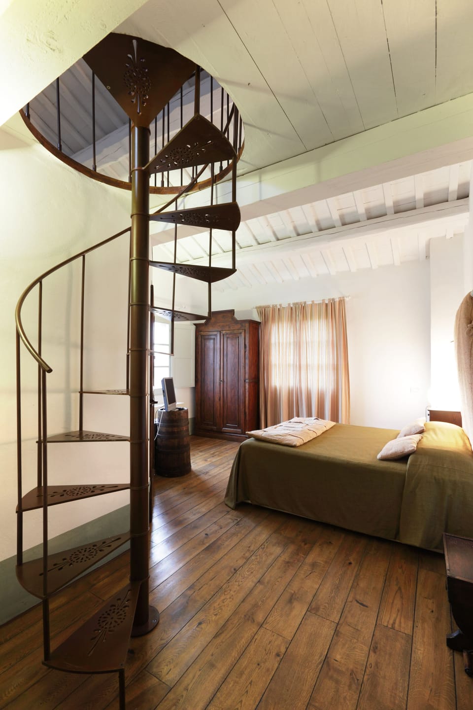 Egyptian cotton sheets, premium bedding, down comforters, pillowtop beds