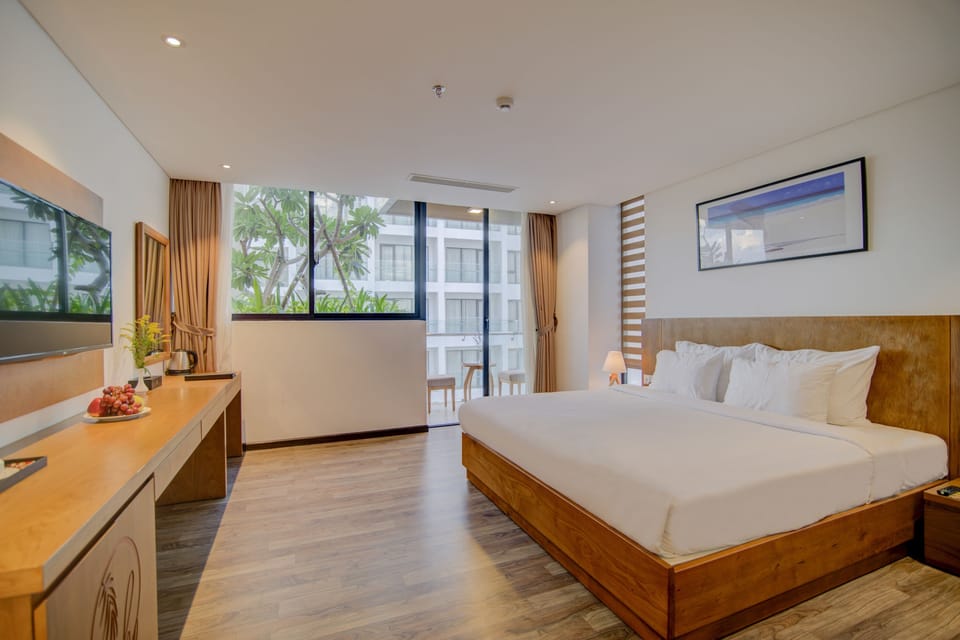 Deluxe Double or Twin City view with balcony | Premium bedding, pillowtop beds, minibar, in-room safe