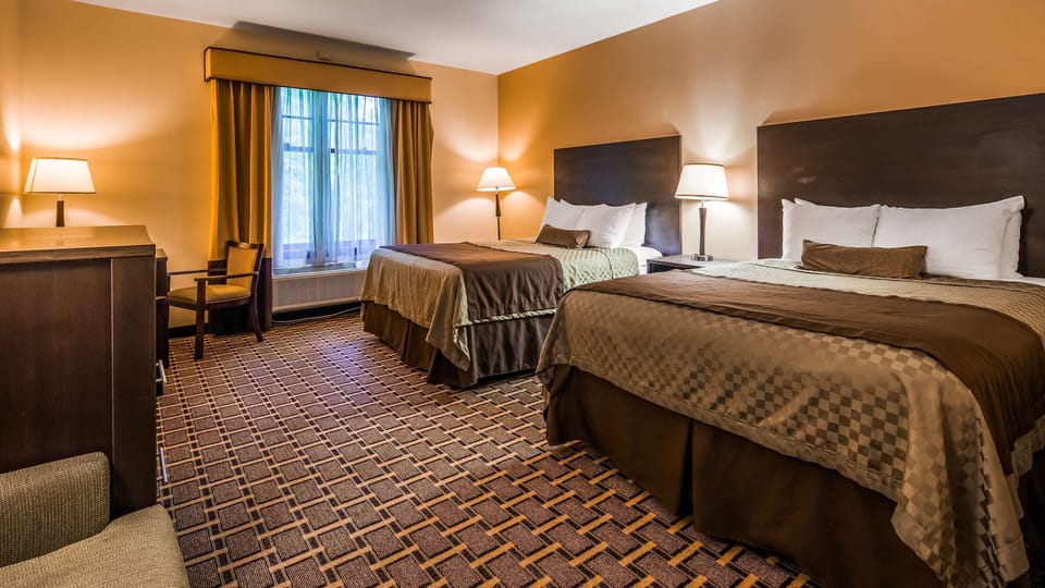 Premium bedding, pillowtop beds, in-room safe, desk
