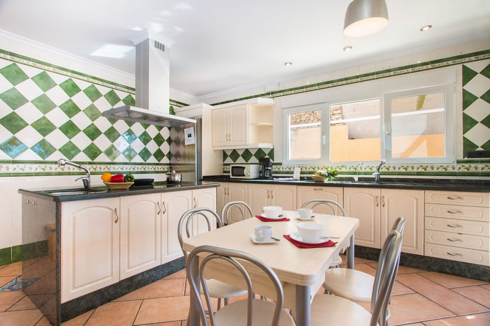 Beautiful villa with private pool located in Calpe (Costa Blanca) for 10 people with five bedrooms and two bathrooms.INTERIOR: The villa is divided into three floors separated by internal stairs. The MAIN FLOOR is distributed in two bedrooms; one with two single beds and the other with a double bed. It has a bathroom with shower, which is accessed through the two bedrooms. From a double bedroom on this floor, a bedroom with a double bed is accessed by stairs. The GROUND FLOOR consists of a spacious living room and a fully equipped kitchen. Two rooms with two single beds each and a bathroom with separate shower.EXTERIOR: Exceptional rectangular pool, fenced for the safety of children. Splendid covered barbecue and a chill-out area where you can relax.DISTANCES: A short 750 m walk will take you to one of the best sandy coves in Calpe. Restaurant also in Cala Puerto Blanco. The center of Calpe and supermarket is 1.2 km away.OBSERVATIONS: Free Wifi. Pets with a weight of less than 12 kg can be accommodated with a supplement.