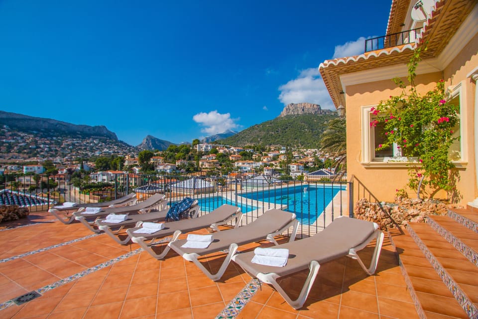 Beautiful villa with private pool located in Calpe (Costa Blanca) for 10 people with five bedrooms and two bathrooms.INTERIOR: The villa is divided into three floors separated by internal stairs. The MAIN FLOOR is distributed in two bedrooms; one with two single beds and the other with a double bed. It has a bathroom with shower, which is accessed through the two bedrooms. From a double bedroom on this floor, a bedroom with a double bed is accessed by stairs. The GROUND FLOOR consists of a spacious living room and a fully equipped kitchen. Two rooms with two single beds each and a bathroom with separate shower.EXTERIOR: Exceptional rectangular pool, fenced for the safety of children. Splendid covered barbecue and a chill-out area where you can relax.DISTANCES: A short 750 m walk will take you to one of the best sandy coves in Calpe. Restaurant also in Cala Puerto Blanco. The center of Calpe and supermarket is 1.2 km away.OBSERVATIONS: Free Wifi. Pets with a weight of less than 12 kg can be accommodated with a supplement.