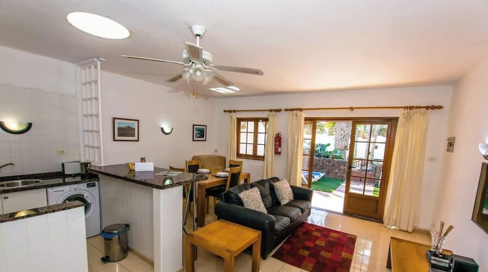 Las Brisas 112 - Open Plan Lounge & Kitchen