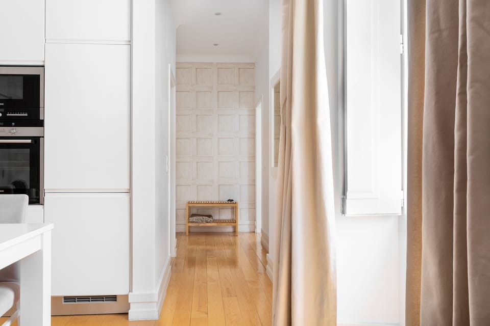 Apartment with plenty of natural light