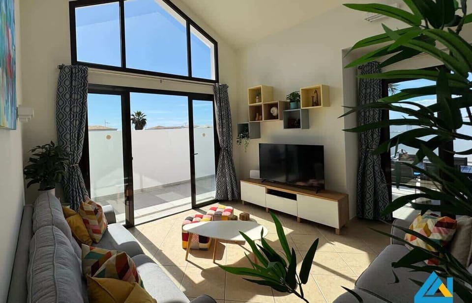 Bright and spacious living area 
