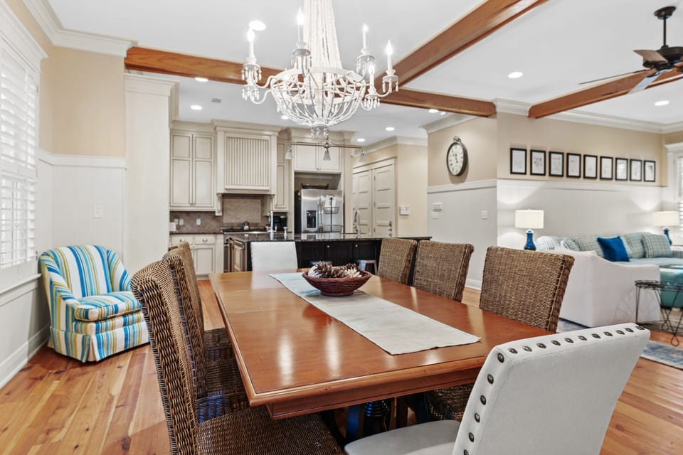 1st Level - Dining with view of Kitchen - 1st Level - Dining with view of Kitchen