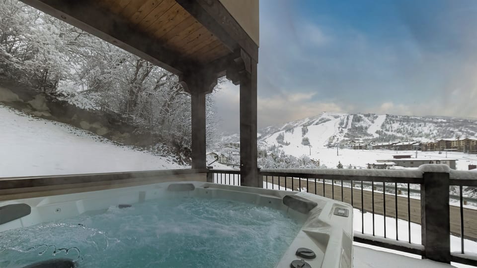 Storm Peak hot tub winter (PKS)