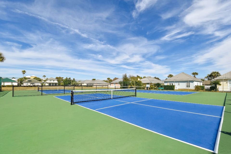 Maravilla - Tennis and Pickleball Court