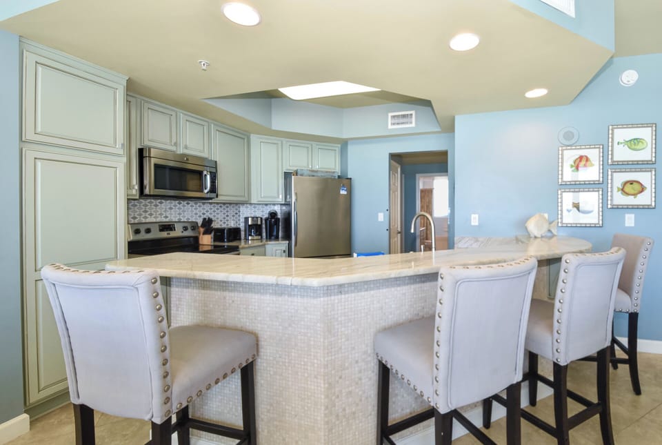 Your coastal-inspired kitchen awaits, where soft blues and crisp whites blend perfectly. Gather around the elegant breakfast bar with seating for six, or prepare fresh meals with all the modern appliances you need.