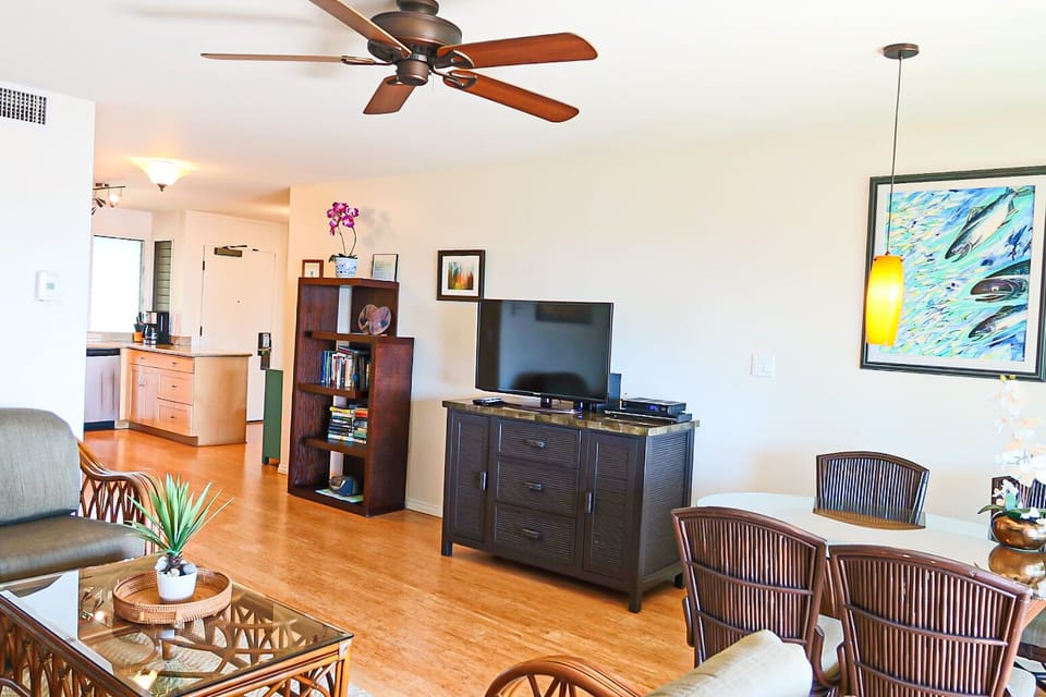Spend quality time with family & friends in this comfortable and private condo