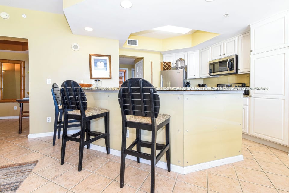 Silver Beach Towers E604 - Breakfast Bar