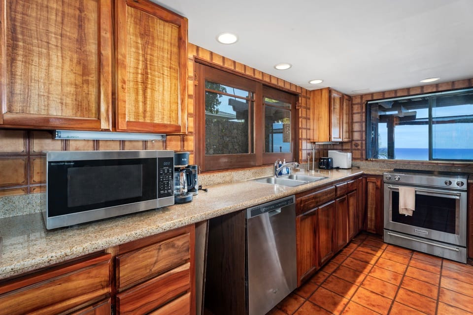 Fully Equipped Kitchen with Stainless Steel Appliances