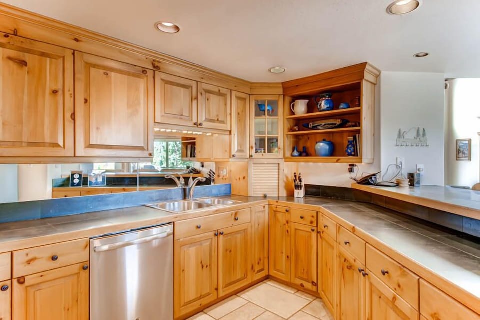 Powderhorn Kitchen Breckenridge Lodging Vacation Rentals