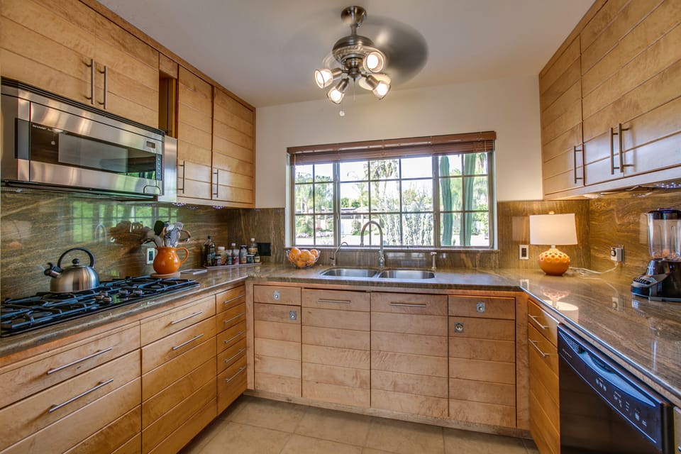 K0057 - 06 - Kitchen.jpg