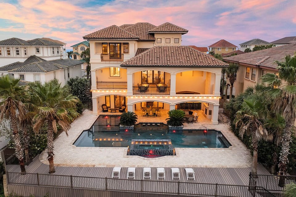 5 O'Clock Somewhere - Crystal Beach - Back Exterior