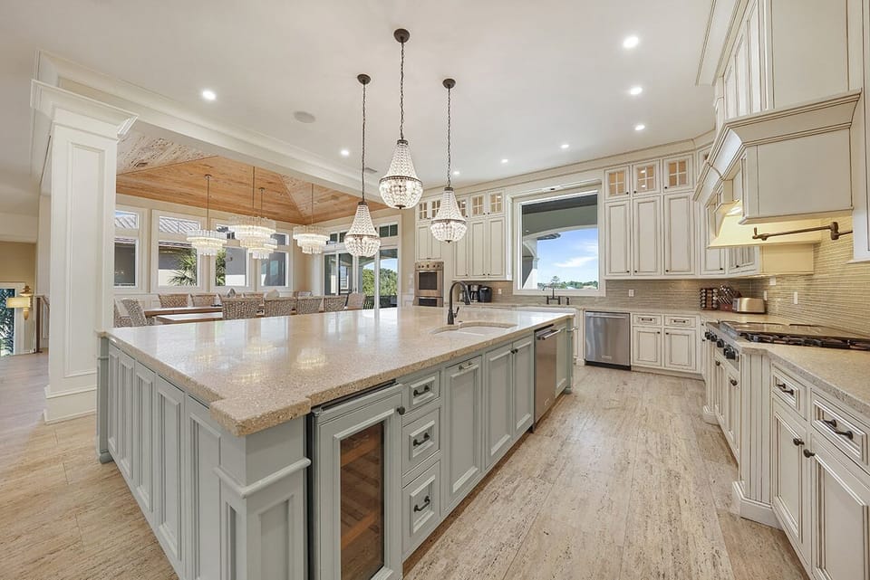 5 O'Clock Somewhere - Crystal Beach - Kitchen