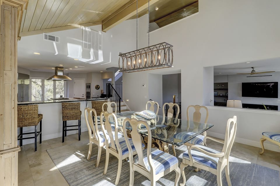 28 Duck Hawk - Dining Area