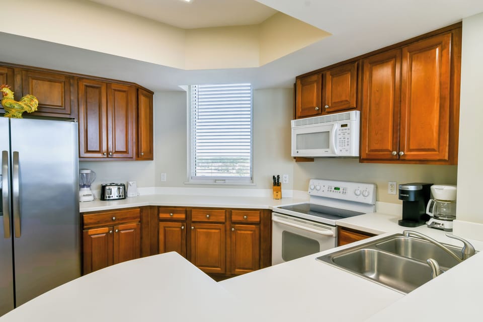 Silver Beach Towers West 601 - Kitchen