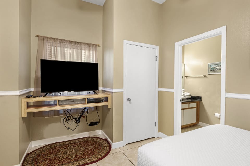 Guest Bedroom with 2 Full Size Beds