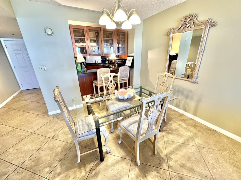 Dining area for 6