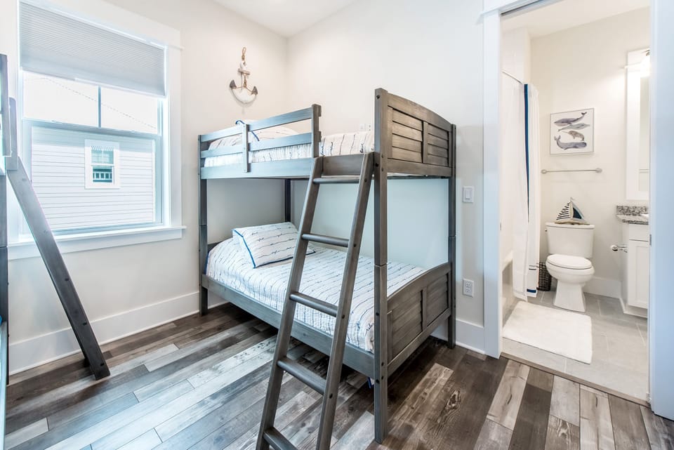 Bunk room off full bath