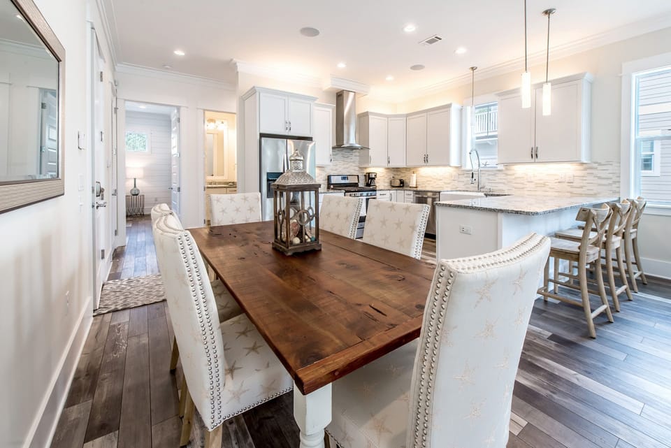 Spectacular kitchen and dining areas