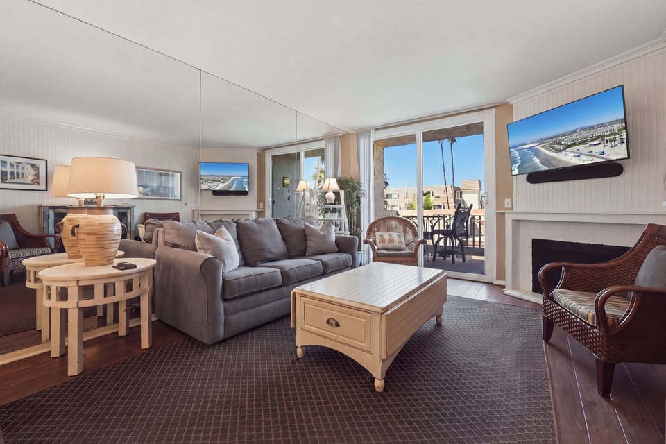 Beautiful ocean views, remodeled 2bdrm penthouse condo, C303 North Coast Village Apartment in Oceanside