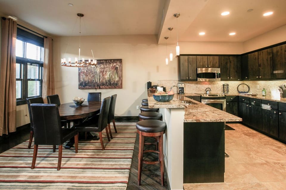 Kitchen, dining and bar side seating