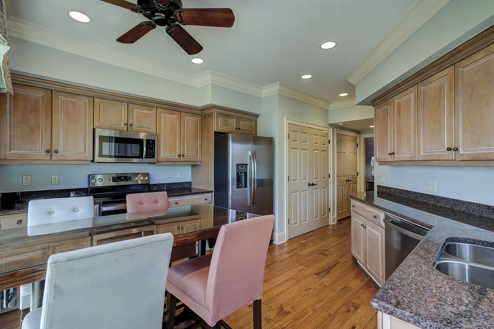 Turtle Lane Club 202 - Kitchen