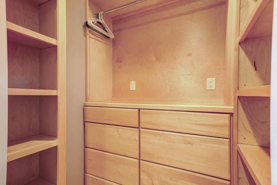 Turtle Lane Club 202 - Master Closet