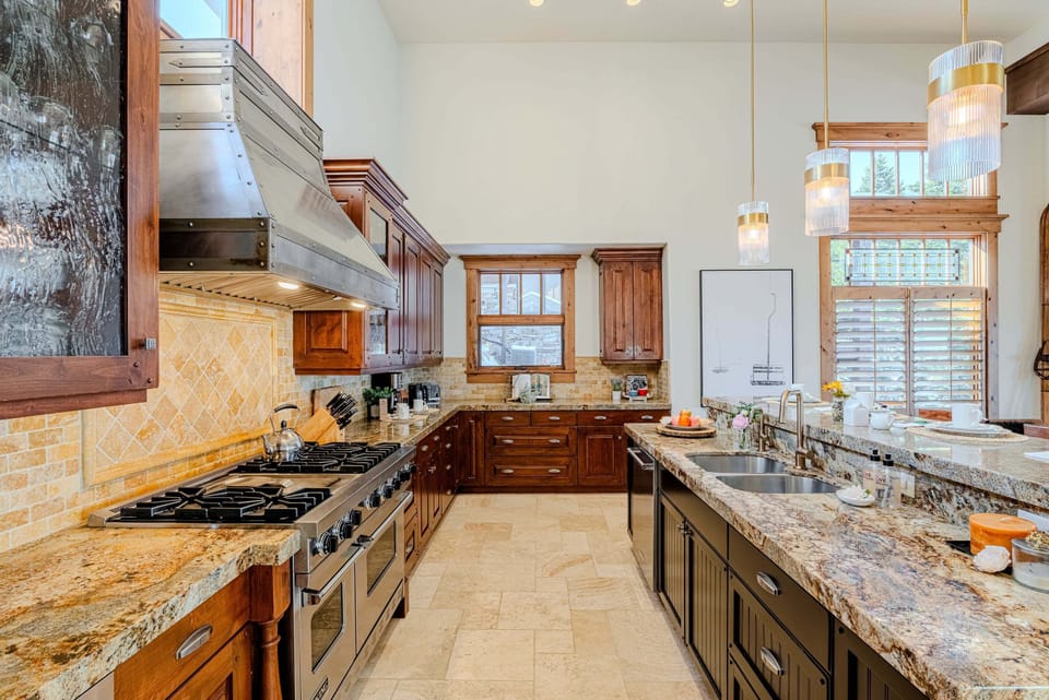 Fully Equipped Gourmet Kitchen with Stainless Steel Appliances