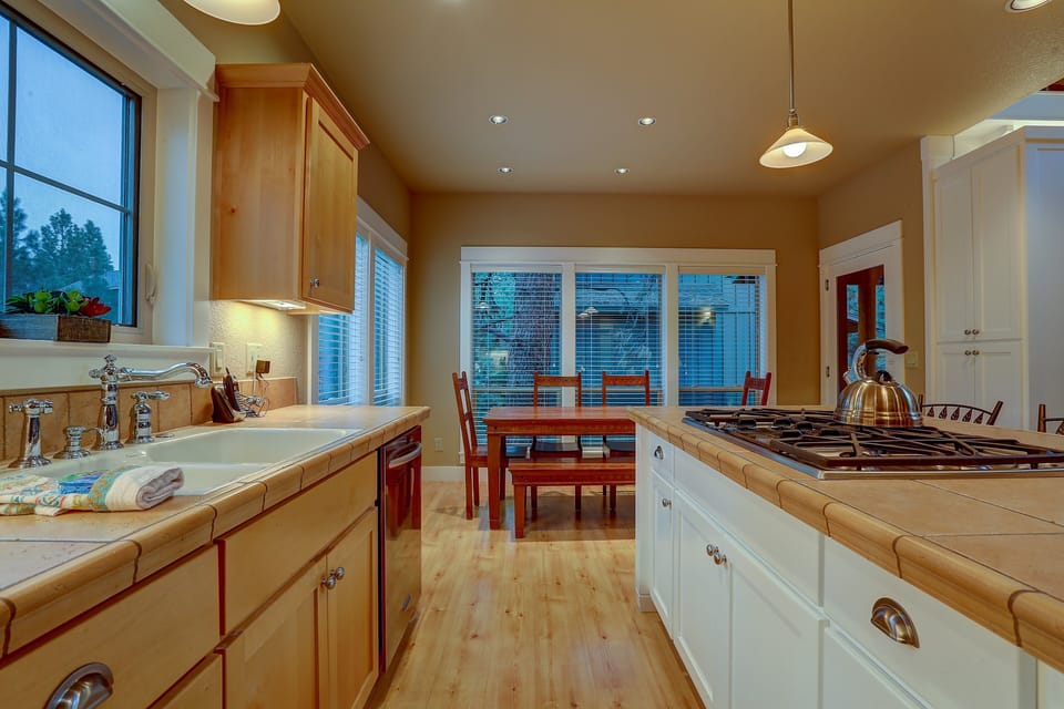 Dual Kitchen Sinks with Circulating Hot Water