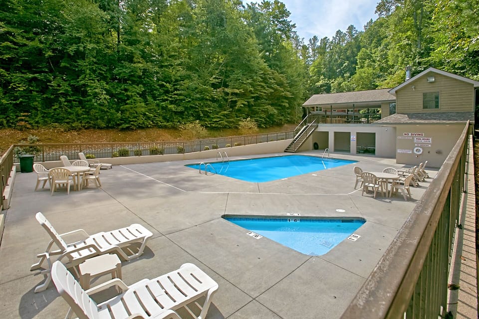 Relax in the Sun! - Enjoy your Summer vacation here at Boulder Bear!