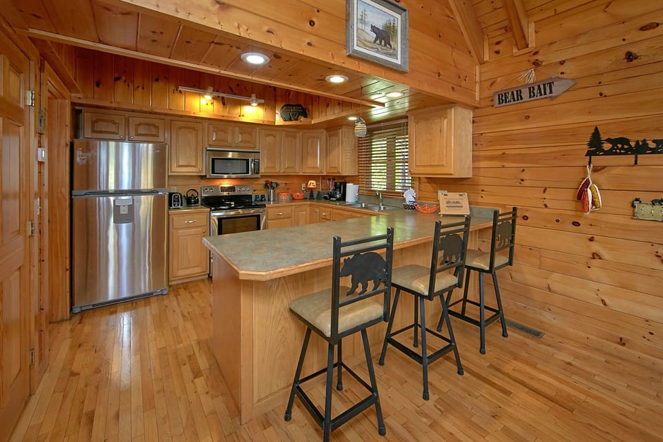 Kitchen - Full Kitchen with appliances and kitchenware to enjoy any meal!