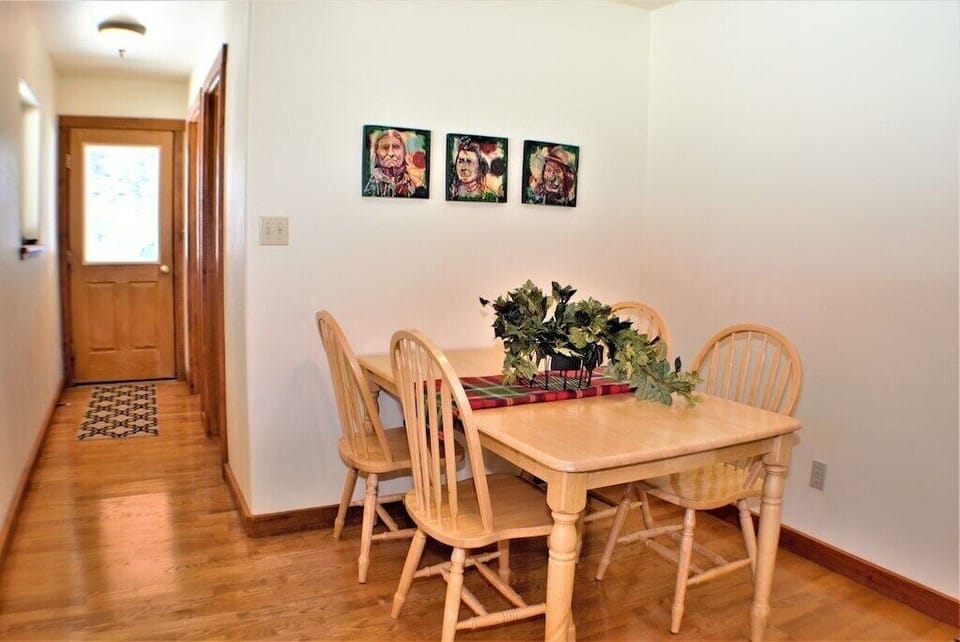 Additional Dining for 4