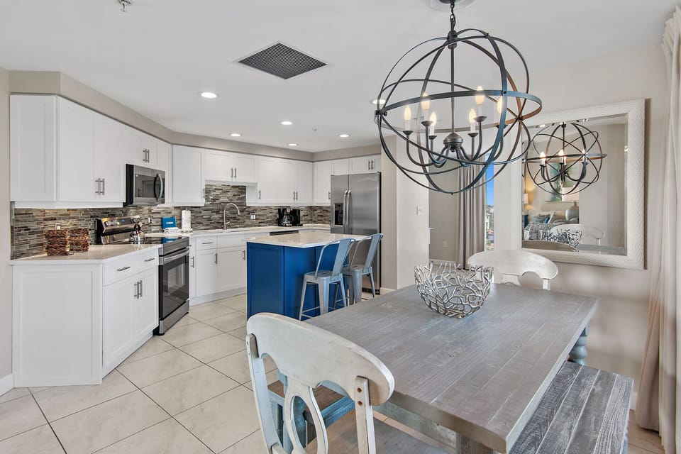 Dining & Kitchen Areas