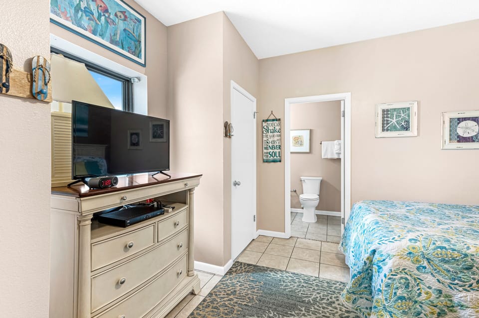 Guest Bedroom with 2 Full Size Beds and Private Bath