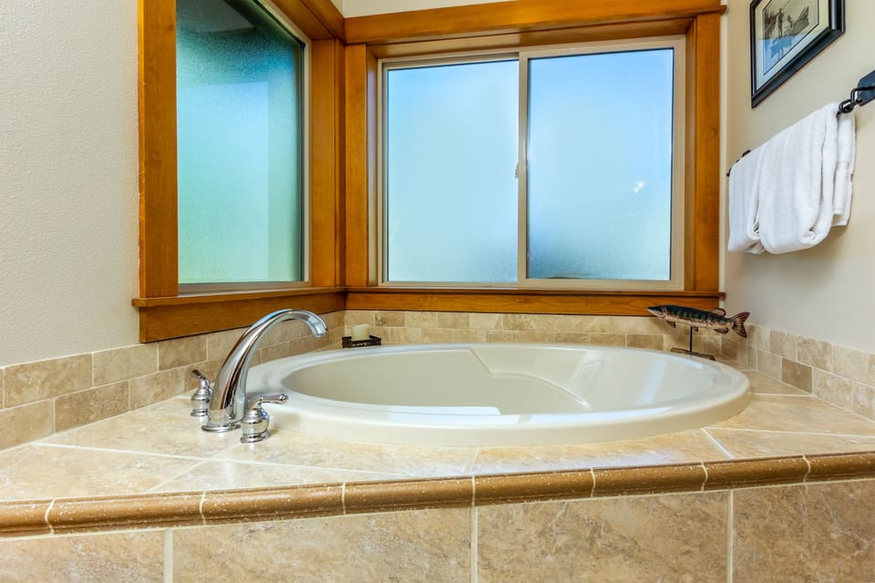 Ensuite Bathroom - Main Level