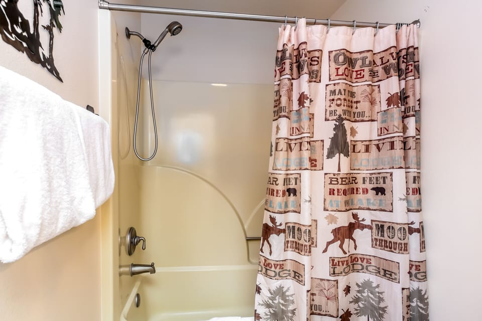 Ensuite Bathroom - Upstairs