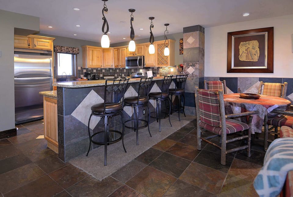 Dining/kitchen